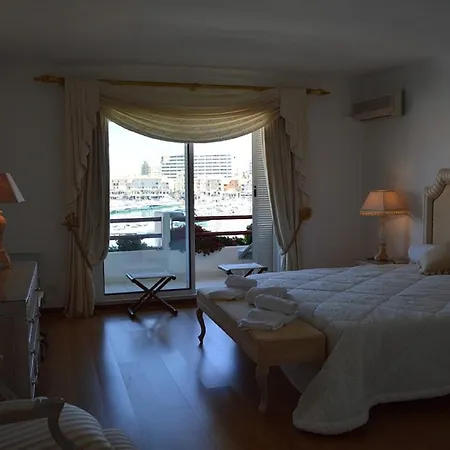 Outstanding View Of Marina Appartement